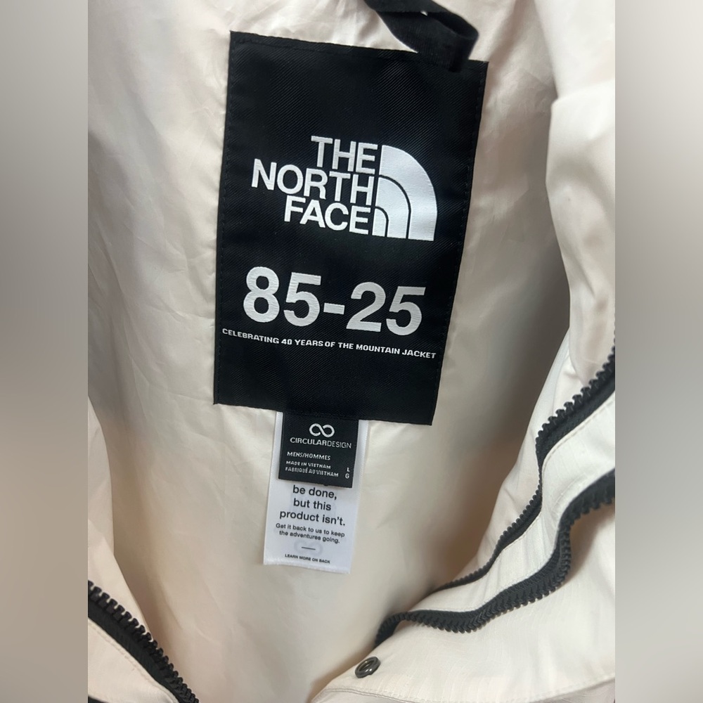 The North Face men’s Dryvent Mono Black and White Jacket - Picture 8 of 10
